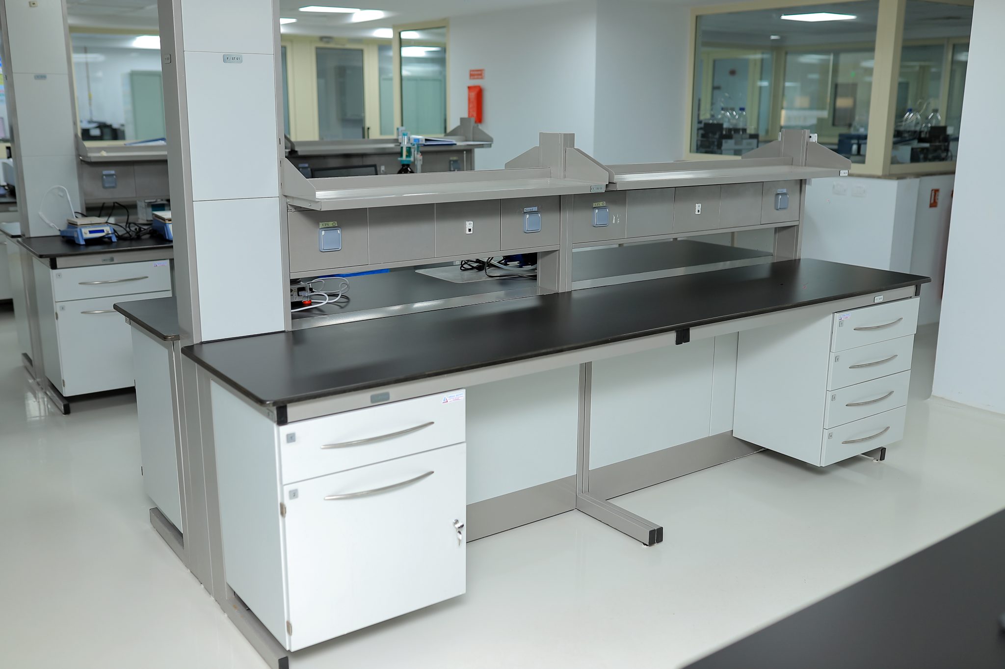 Modern Laboratory Benches: Complete Guide by ISG Egypt